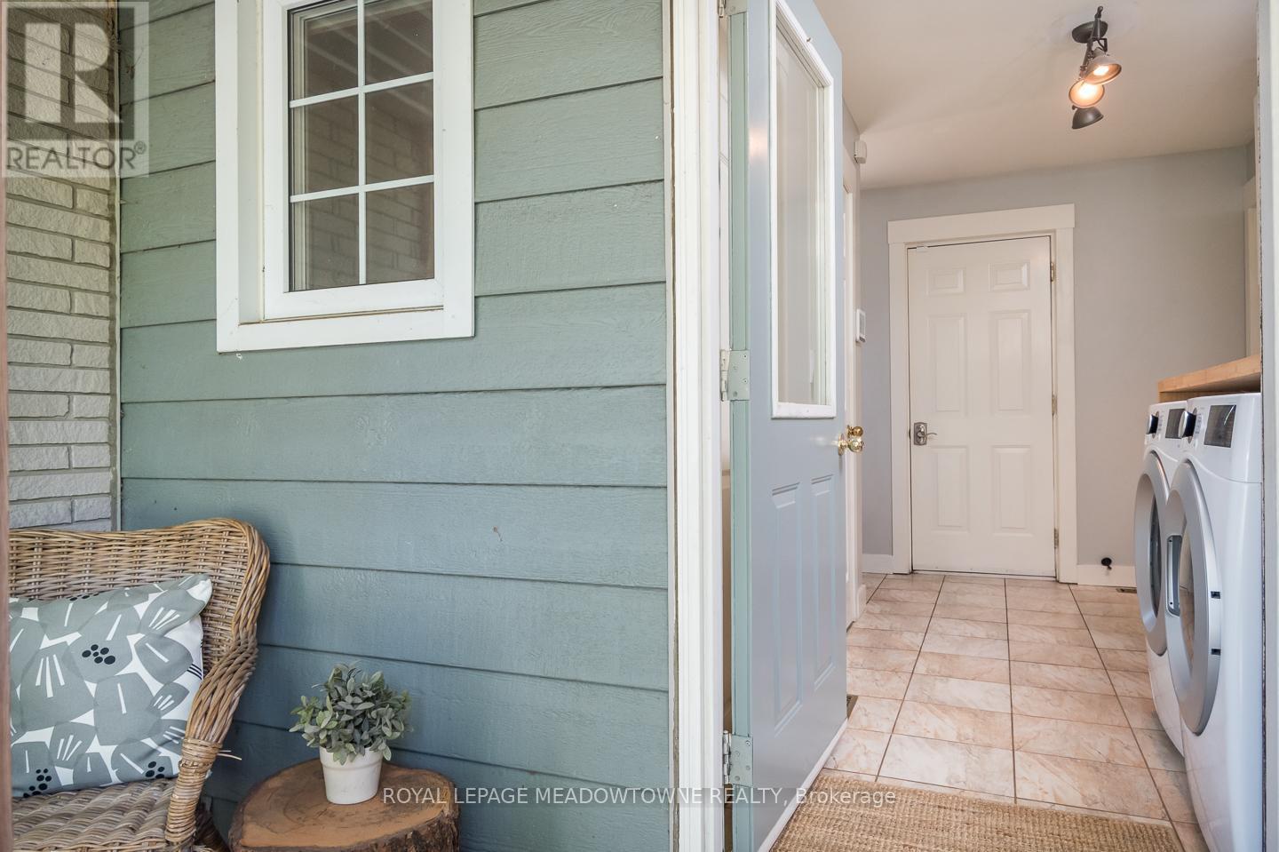 2nd covered front entrance for package deliveries! - 11276 Amos Drive, Milton, ON