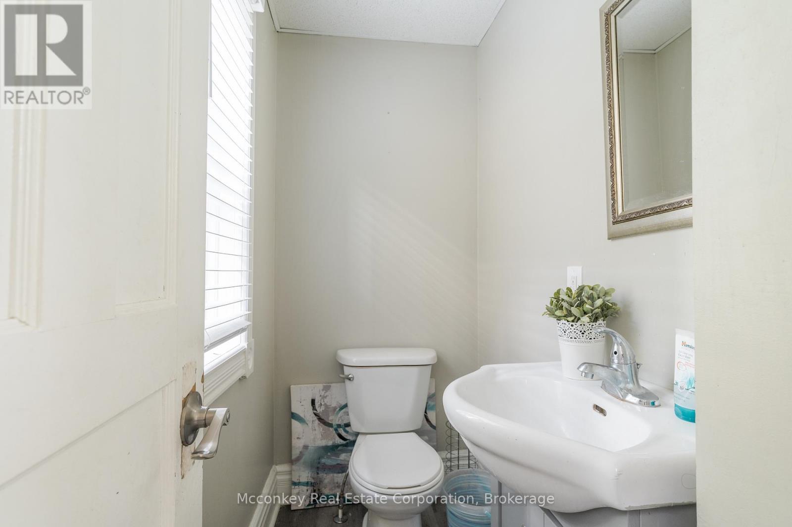 Main Floor 2 pc - 730 Park Street S, Peterborough (Otonabee Ward 1), ON - Indoor Photo Showing Bathroom