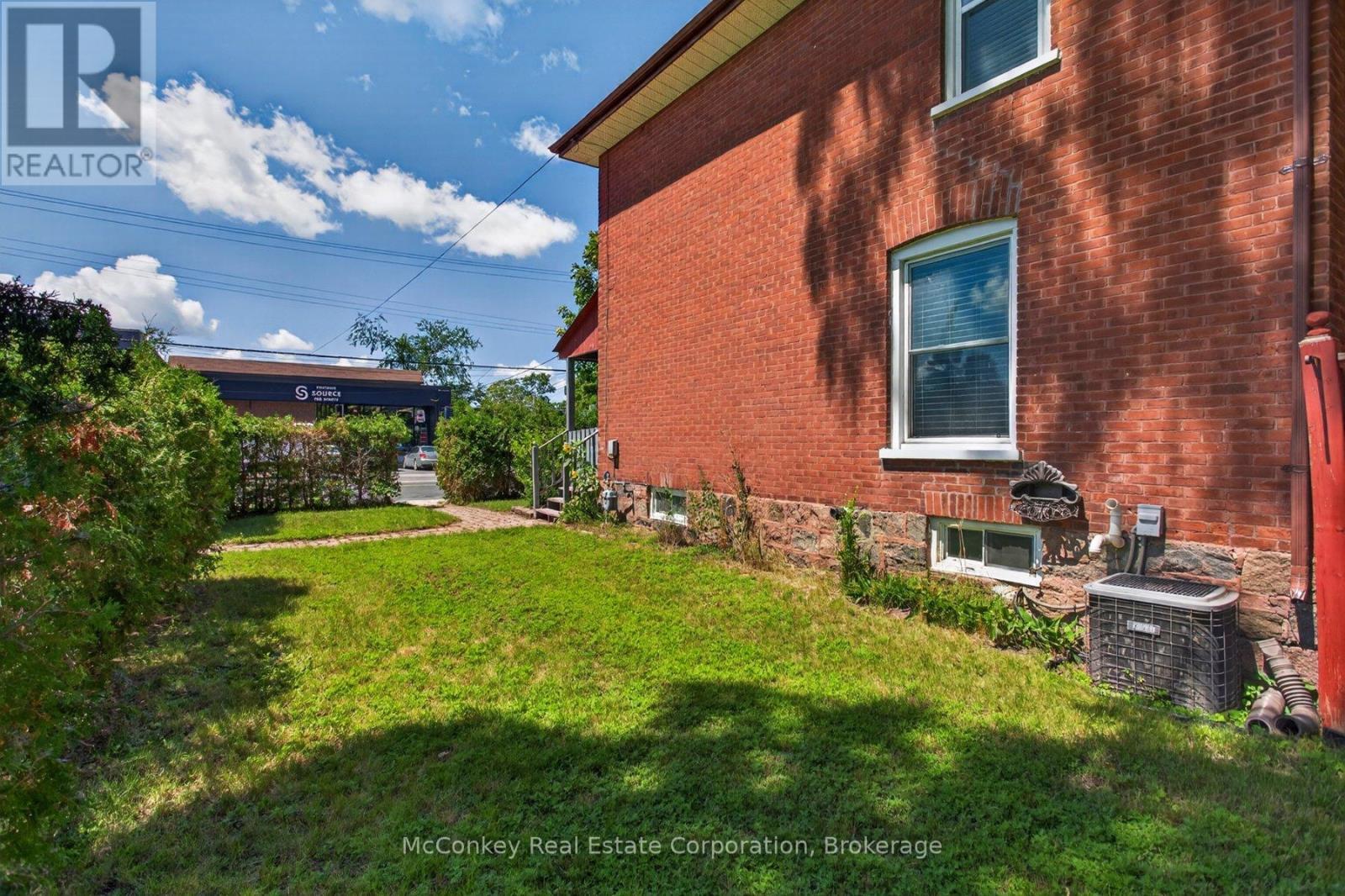 730 Park Street S, Peterborough (Otonabee Ward 1), ON - Outdoor With Exterior