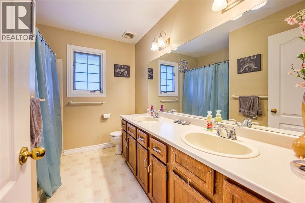 706 Esser Crescent, Sarnia, ON
