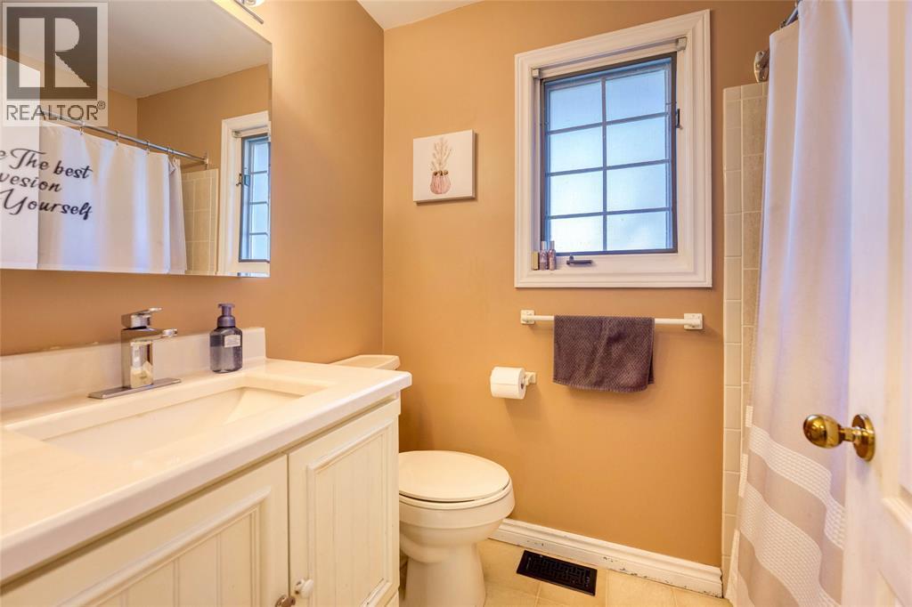 706 Esser Crescent, Sarnia, ON