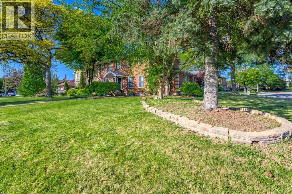 706 Esser Crescent, Sarnia, ON