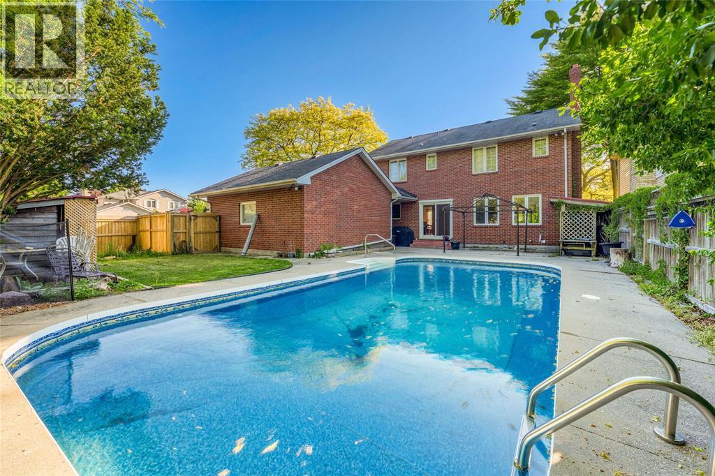 706 Esser Crescent, Sarnia, ON