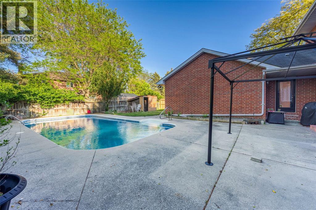 706 Esser Crescent, Sarnia, ON
