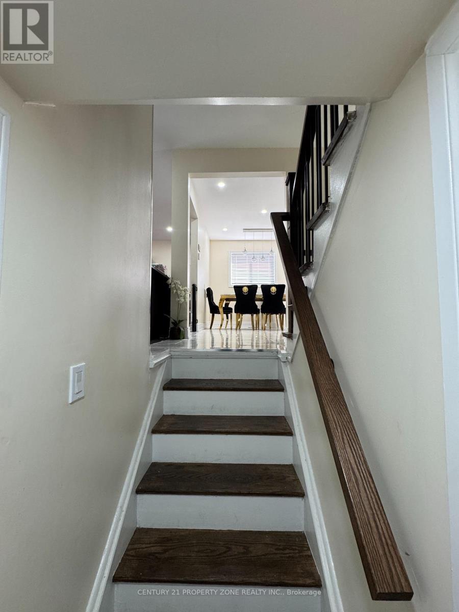 33 Flowertown Avenue, Brampton, ON