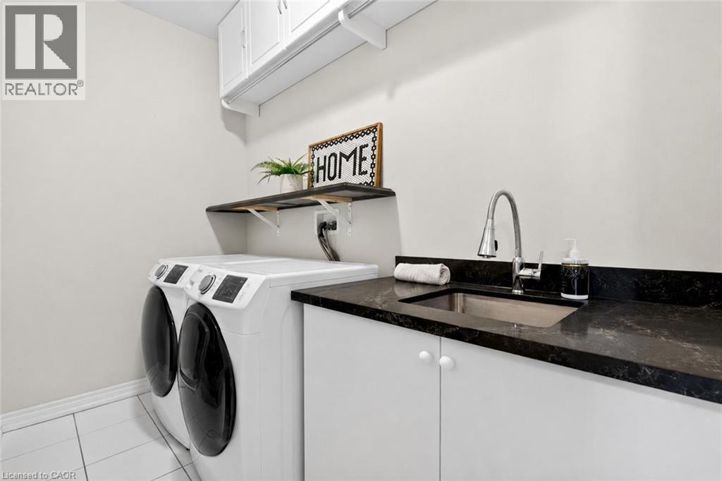 523 Terrace Way, Oakville, ON - Indoor Photo Showing Laundry Room