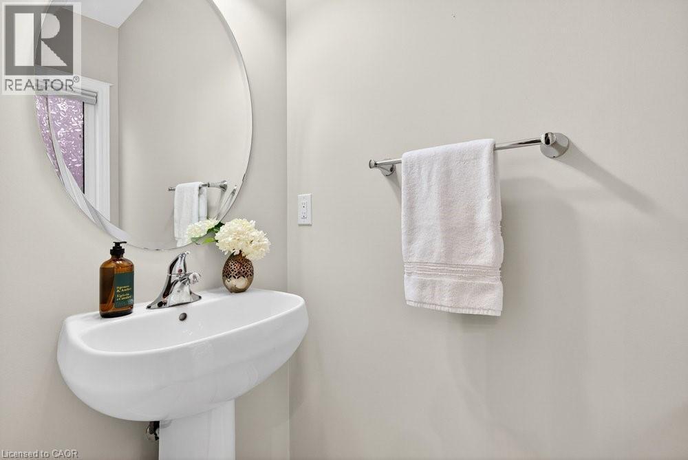 523 Terrace Way, Oakville, ON - Indoor Photo Showing Bathroom