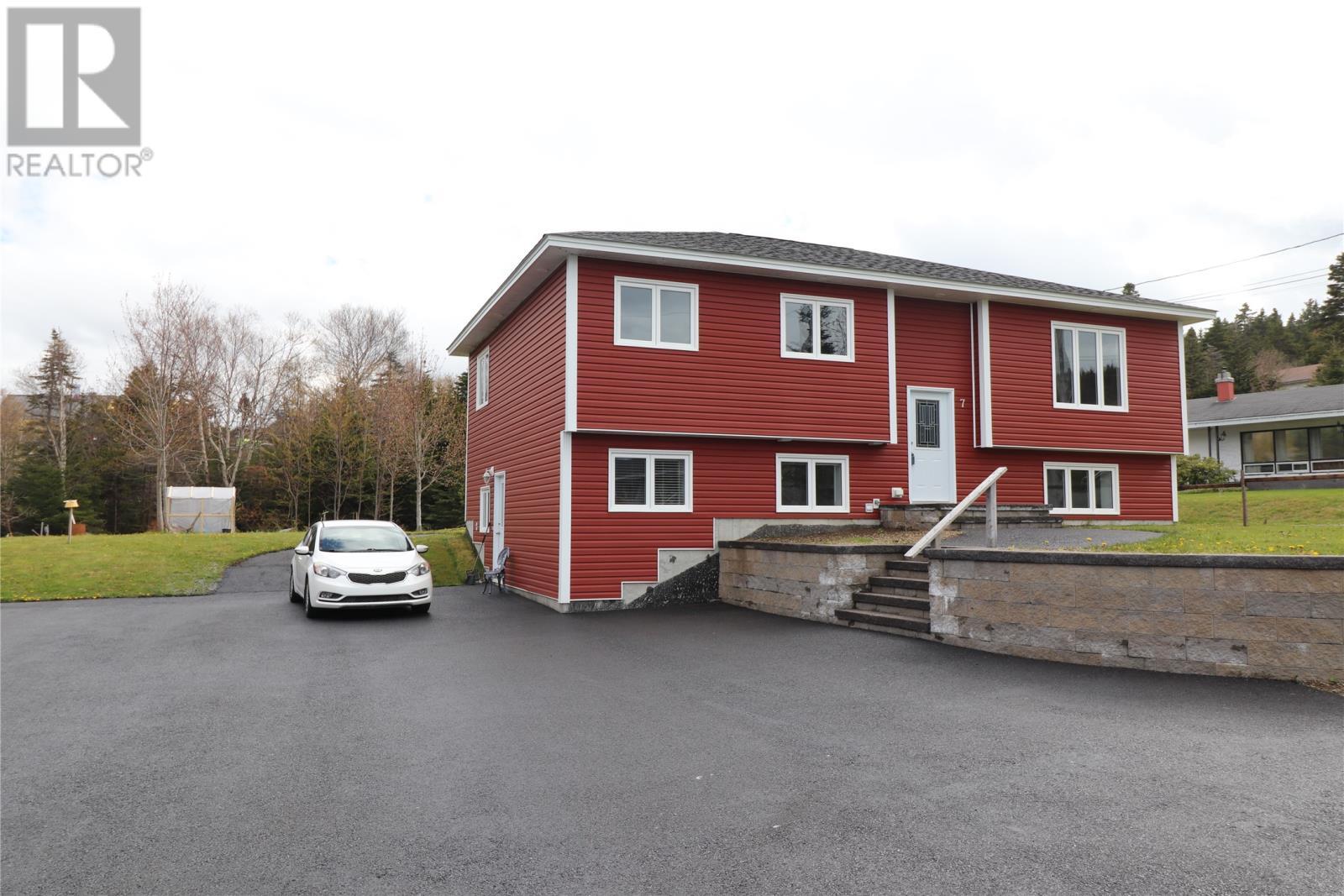 7 Squires Road, Paradise, NL