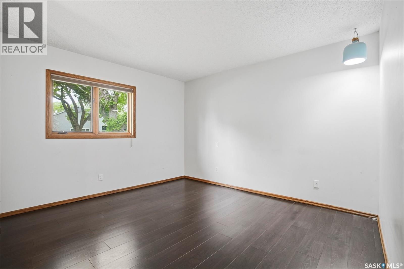 302 Mckinnon Avenue S, Saskatoon, SK