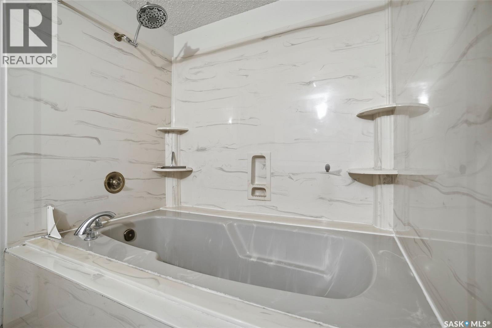 302 Mckinnon Avenue S, Saskatoon, SK