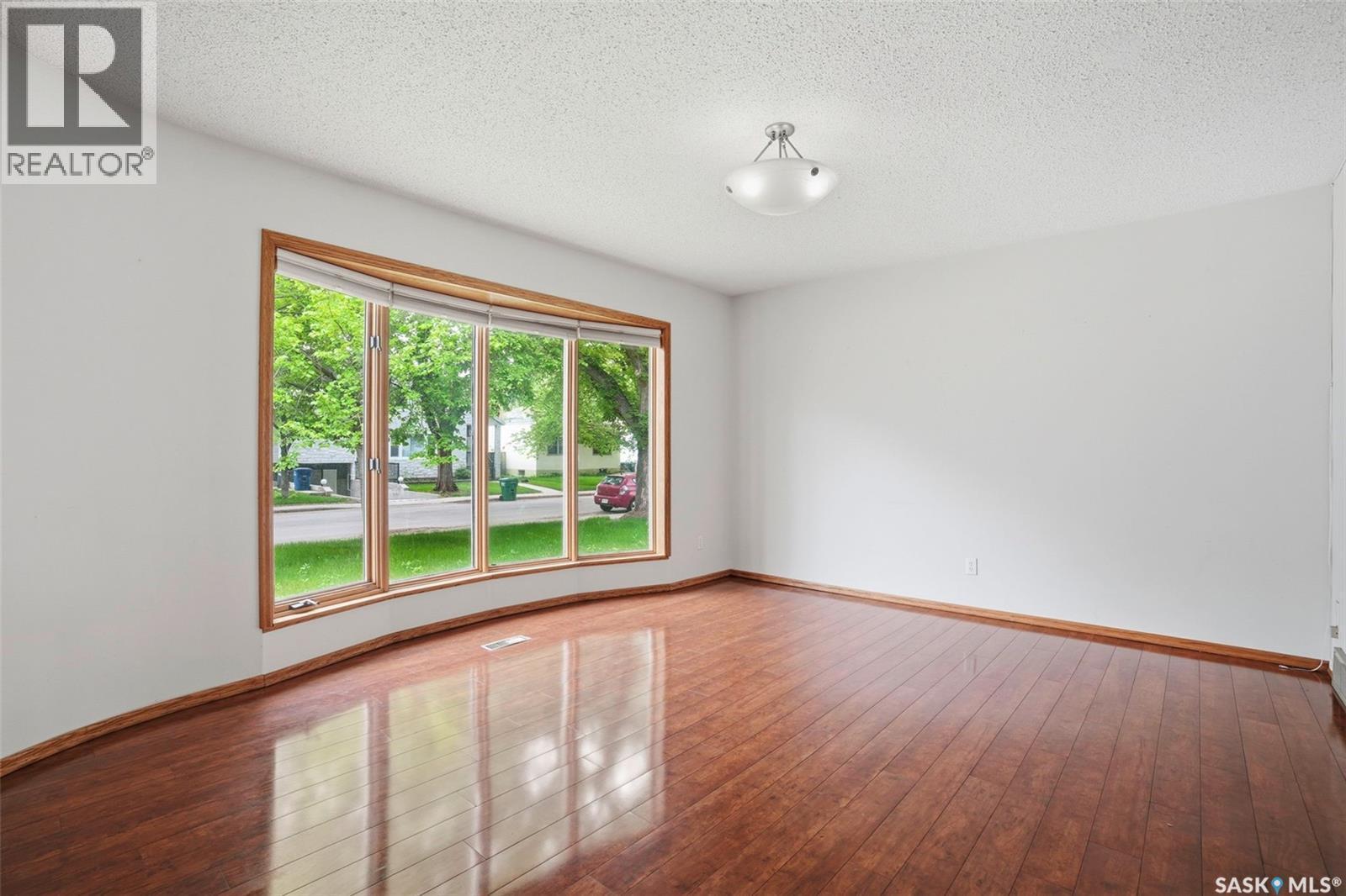 302 Mckinnon Avenue S, Saskatoon, SK