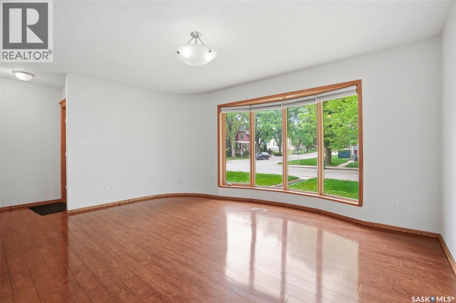 302 Mckinnon Avenue S, Saskatoon, SK