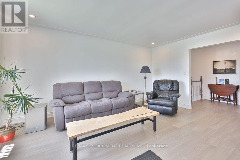11 Lynwood Drive, Hamilton, ON