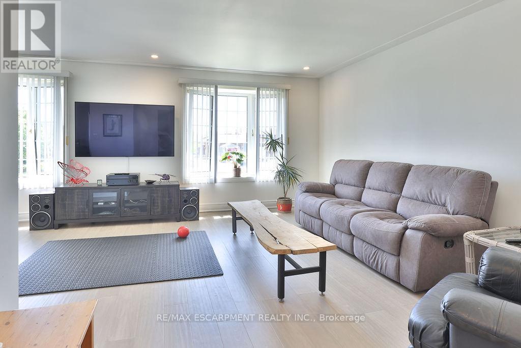 11 Lynwood Drive, Hamilton, ON