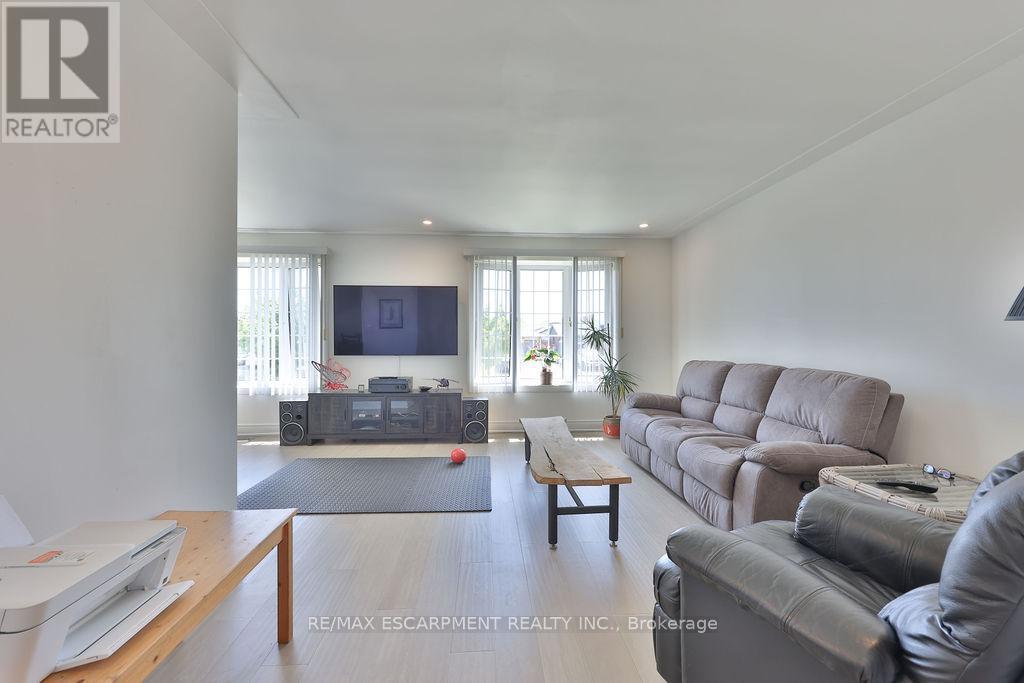 11 Lynwood Drive, Hamilton, ON
