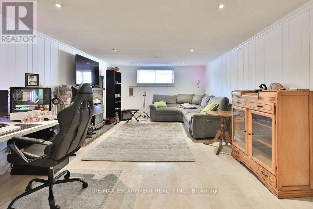 11 Lynwood Drive, Hamilton, ON