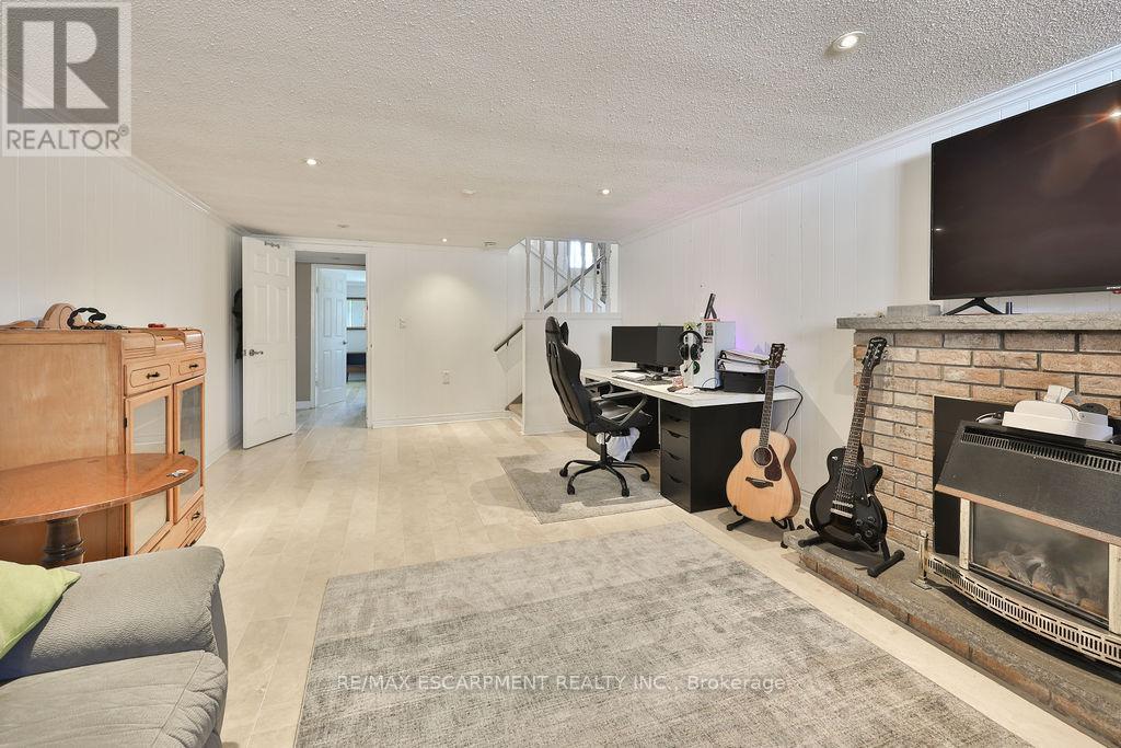 11 Lynwood Drive, Hamilton, ON