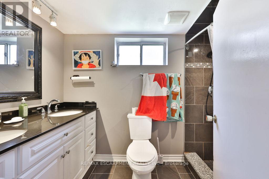 11 Lynwood Drive, Hamilton, ON