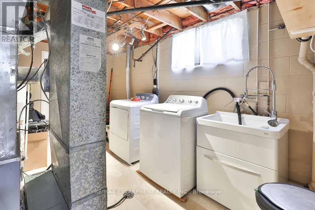 11 Lynwood Drive, Hamilton, ON