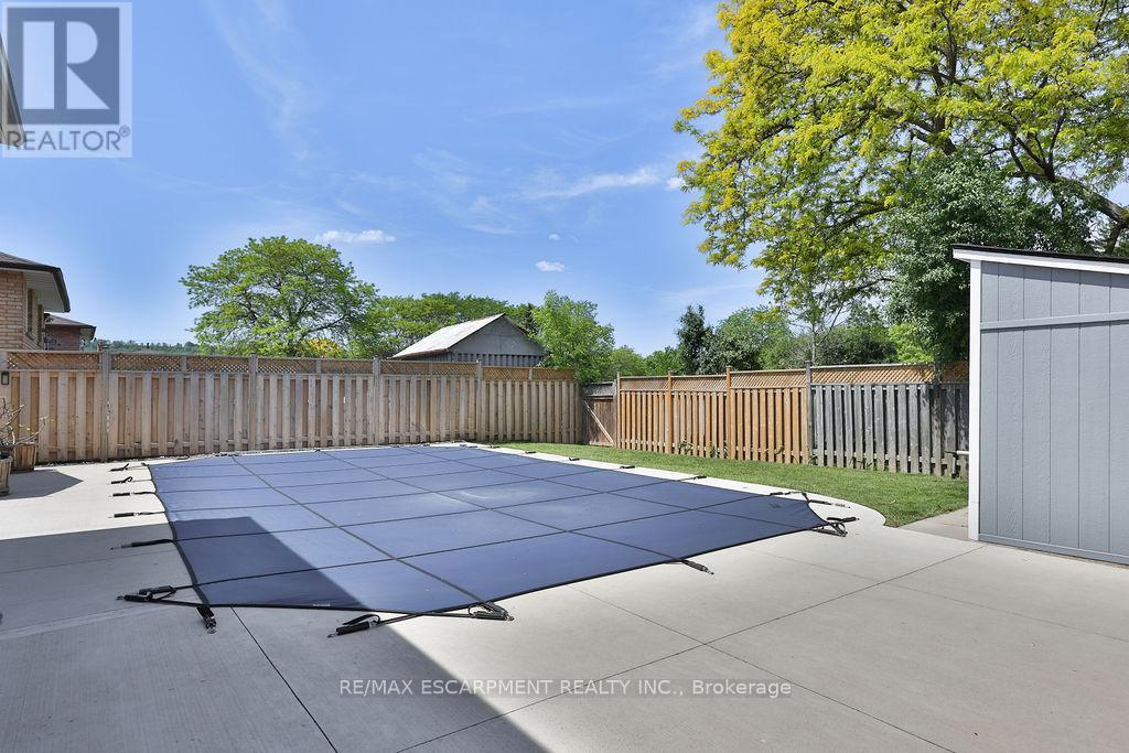 11 Lynwood Drive, Hamilton, ON