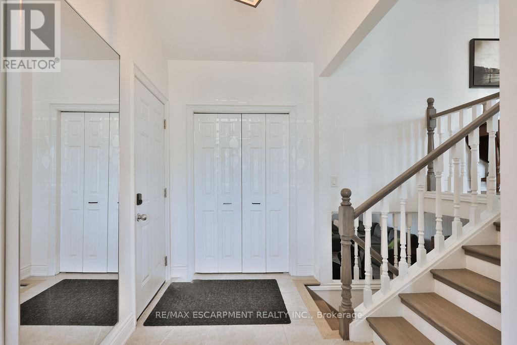 11 Lynwood Drive, Hamilton, ON
