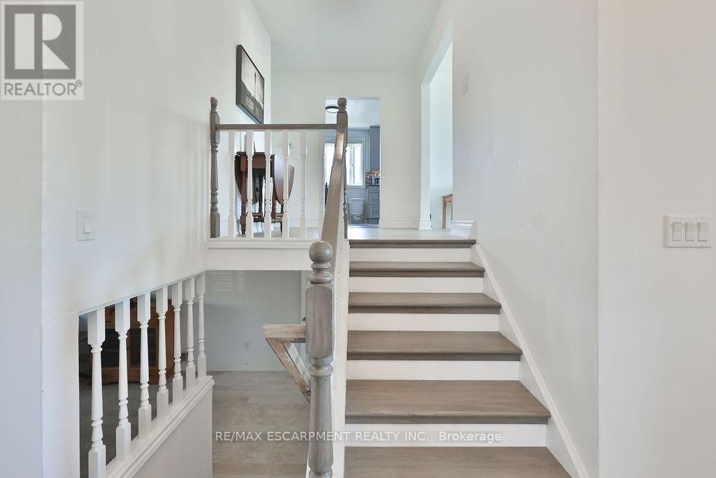 11 Lynwood Drive, Hamilton, ON