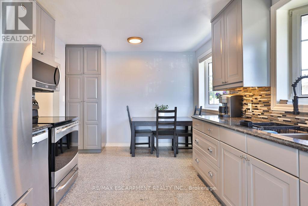 11 Lynwood Drive, Hamilton, ON