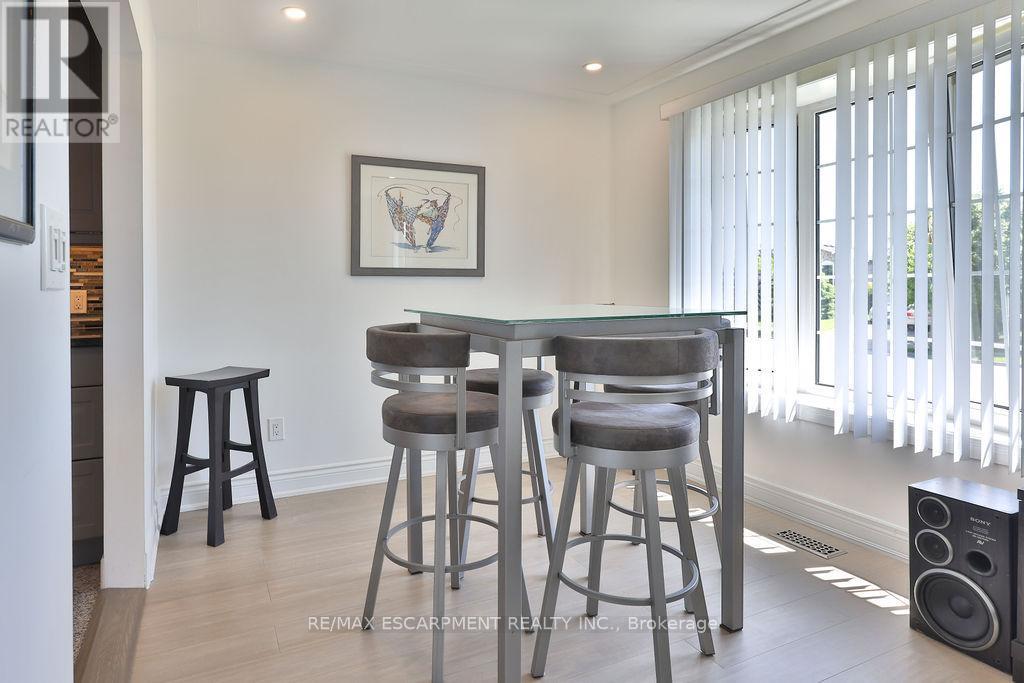 11 Lynwood Drive, Hamilton, ON