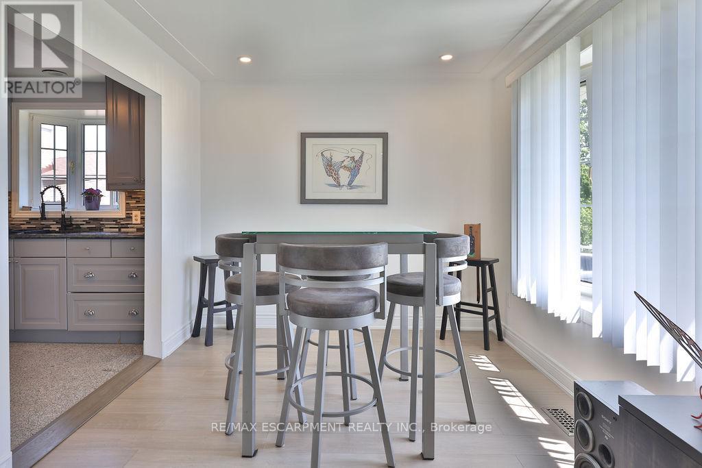 11 Lynwood Drive, Hamilton, ON