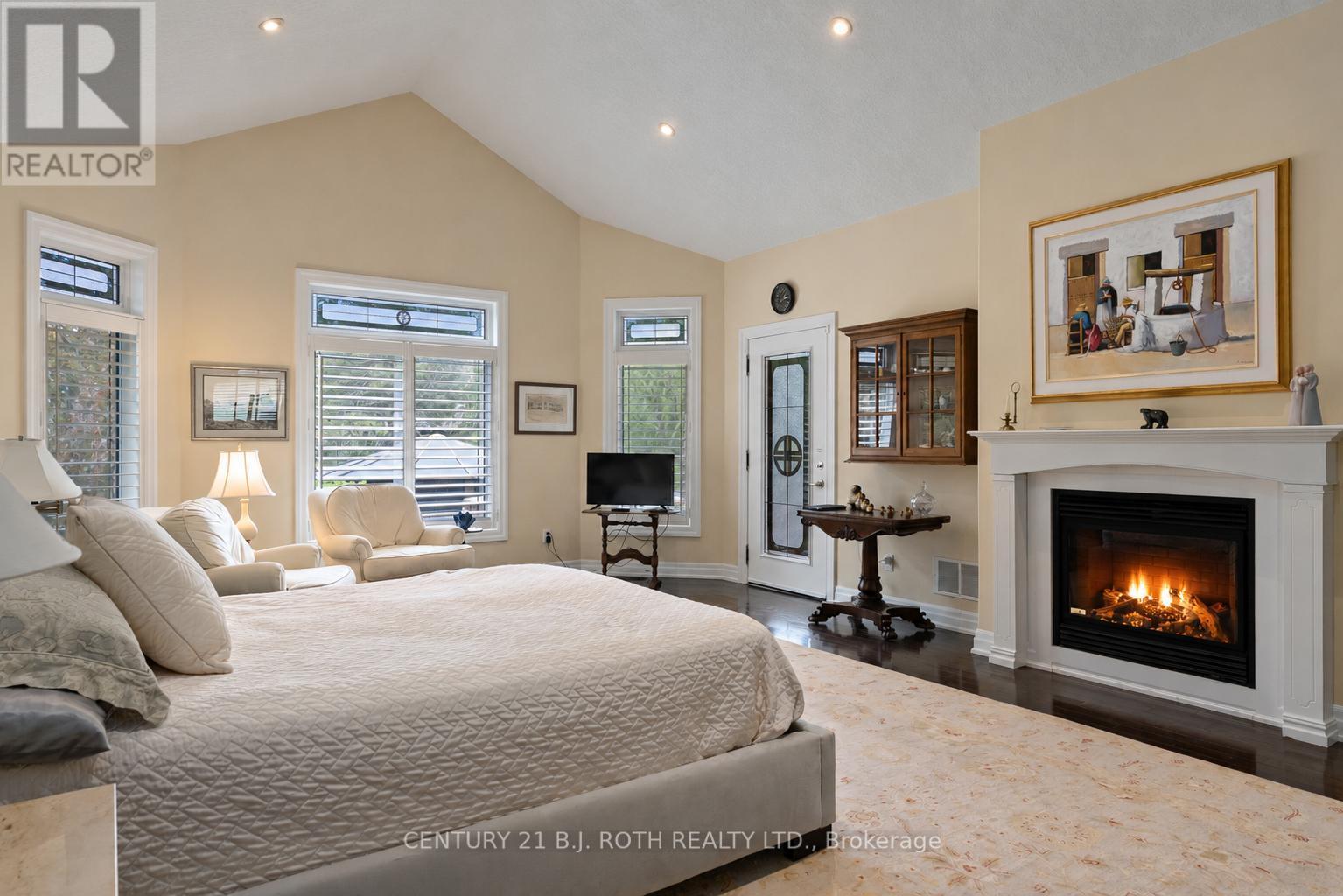 Fireplace and sitting area - 75 Marine Drive, Innisfil, ON
