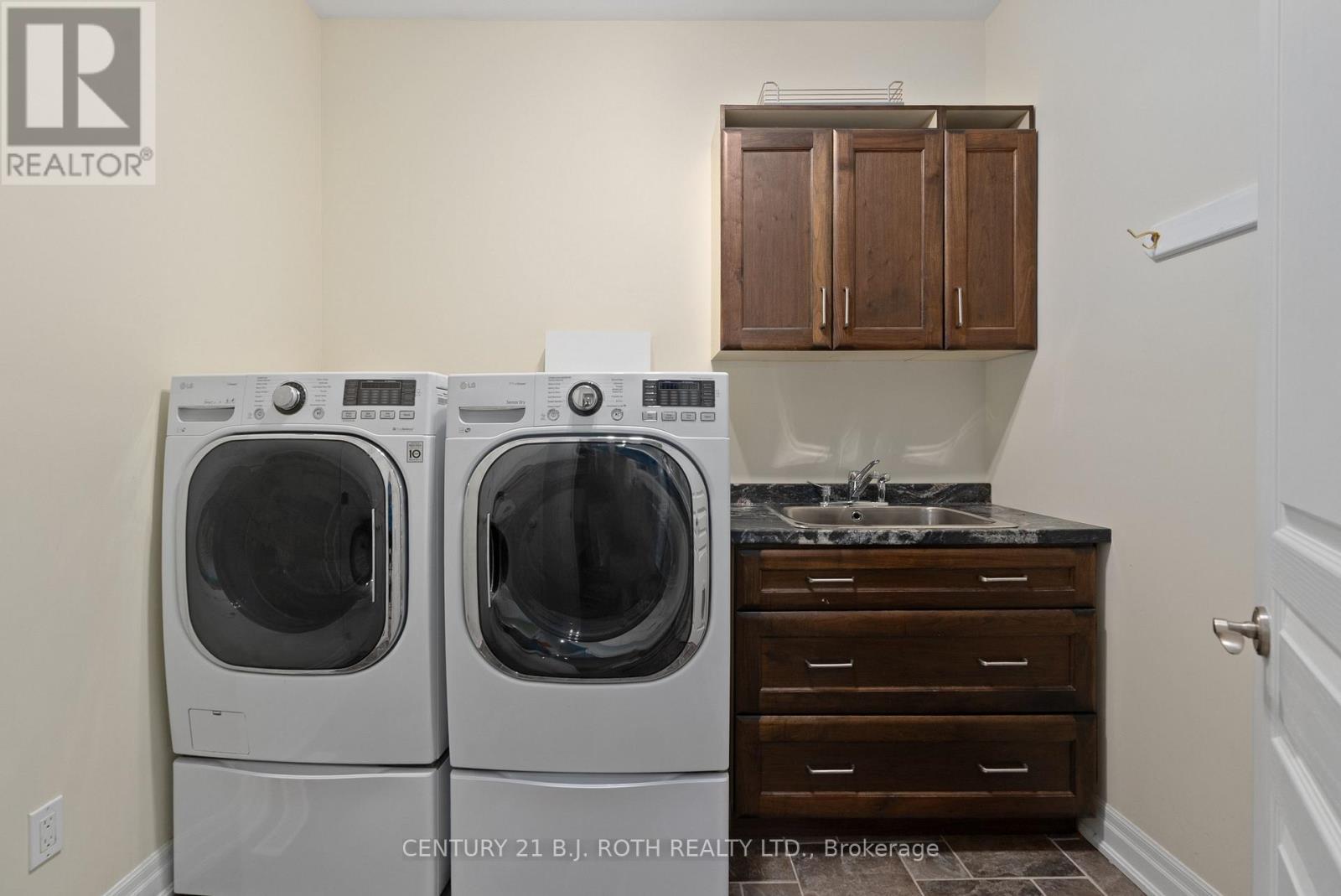 Main floor laundry - 75 Marine Drive, Innisfil, ON