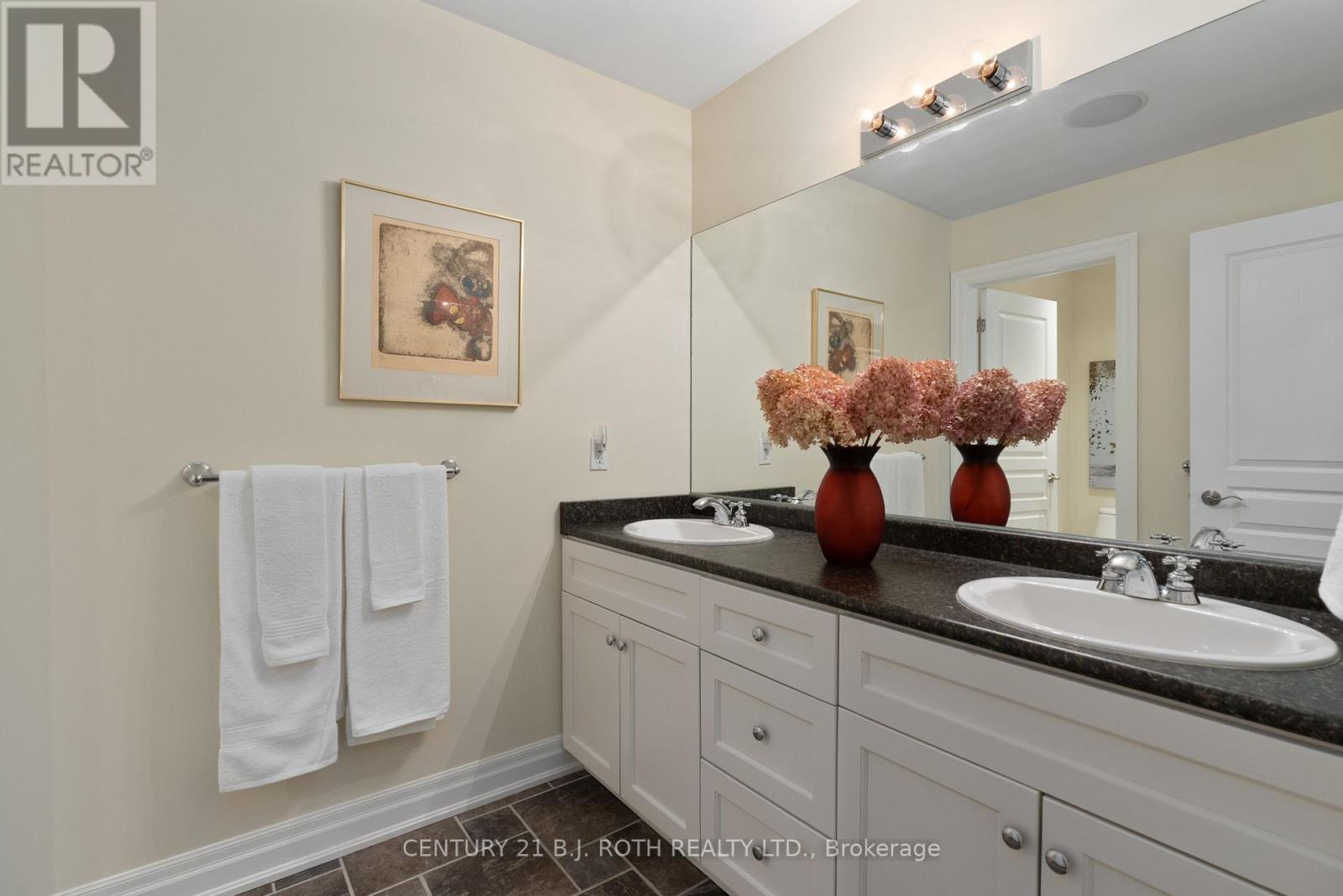 Guest bath with toilet room - 75 Marine Drive, Innisfil, ON