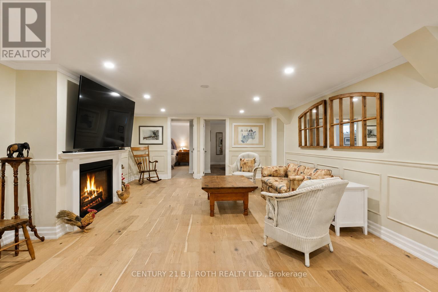 Cozy gas fireplace - 75 Marine Drive, Innisfil, ON