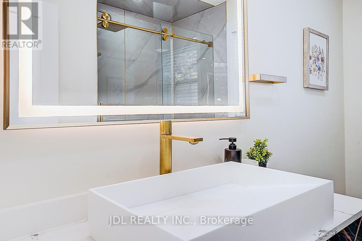15 Crossburn Drive, Toronto, ON