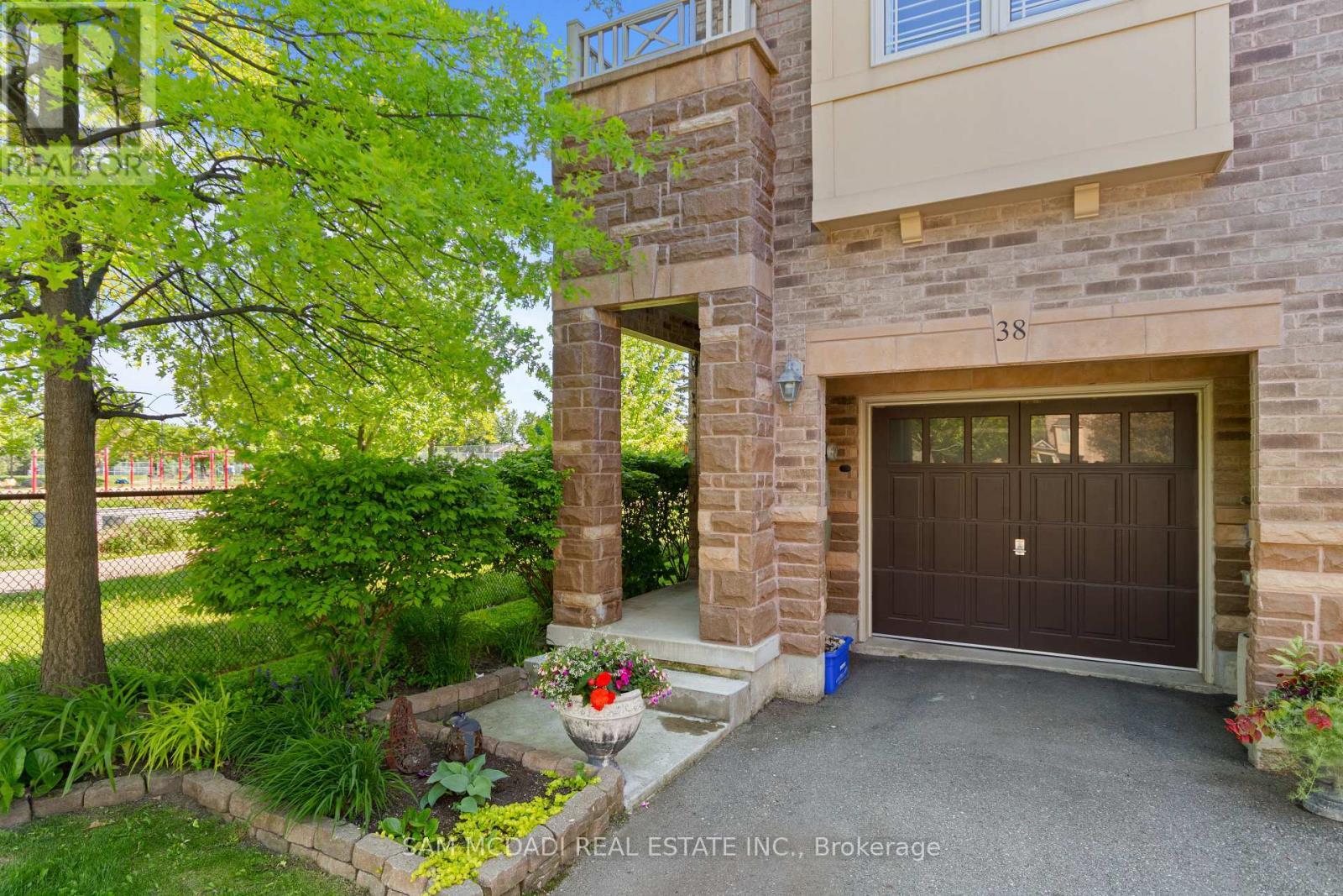 38 - 6625 Falconer Drive, Mississauga, ON