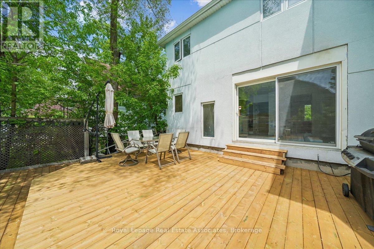 Backyard-Deck - 1168 Canterbury Road, Mississauga, ON
