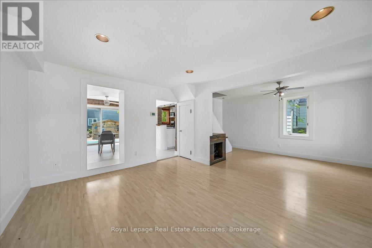 Living Room - 1168 Canterbury Road, Mississauga, ON