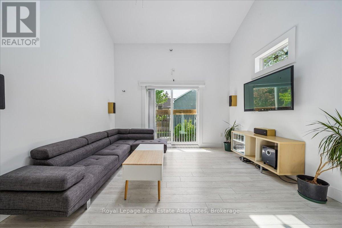 Family Room - 1168 Canterbury Road, Mississauga, ON