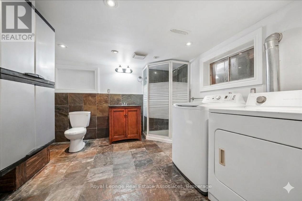 Laundry/Bathroom - 1168 Canterbury Road, Mississauga, ON