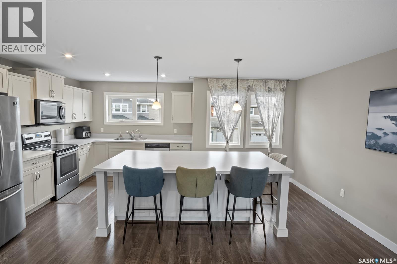 4073 Delhaye Way, Regina, SK - Indoor Photo Showing Kitchen With Stainless Steel Kitchen With Upgraded Kitchen