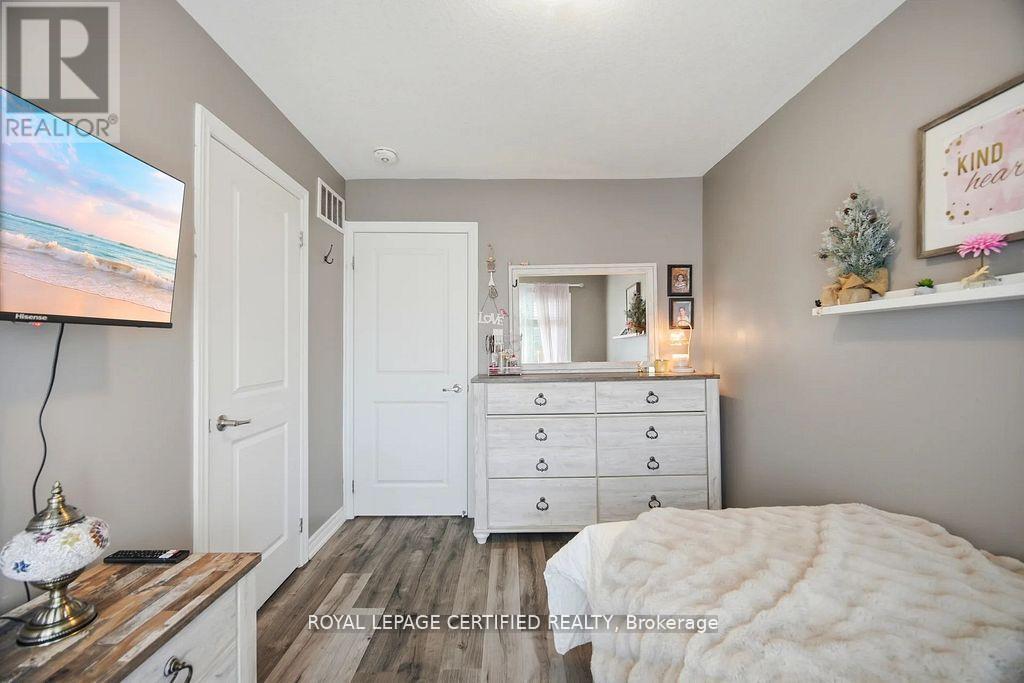 75 Borers Creek Circle, Hamilton, ON - Indoor Photo Showing Bedroom