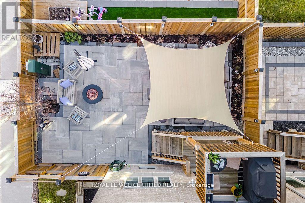 75 Borers Creek Circle, Hamilton, ON - Outdoor