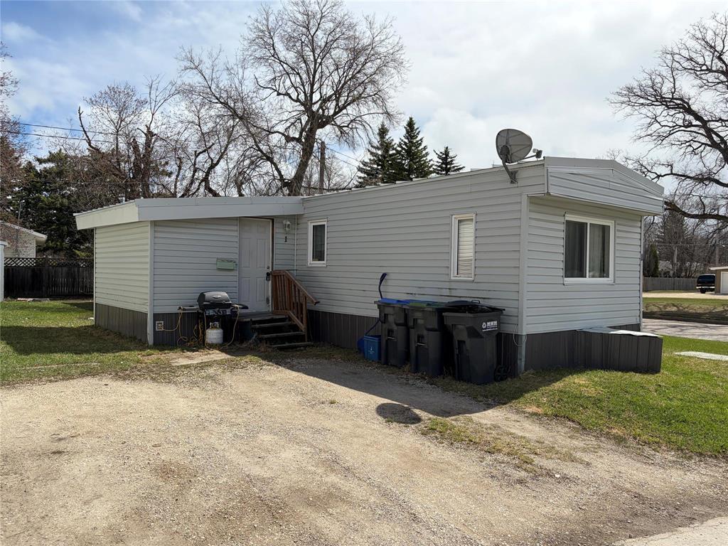 1 Mobile Street, Carman, MB - Outdoor