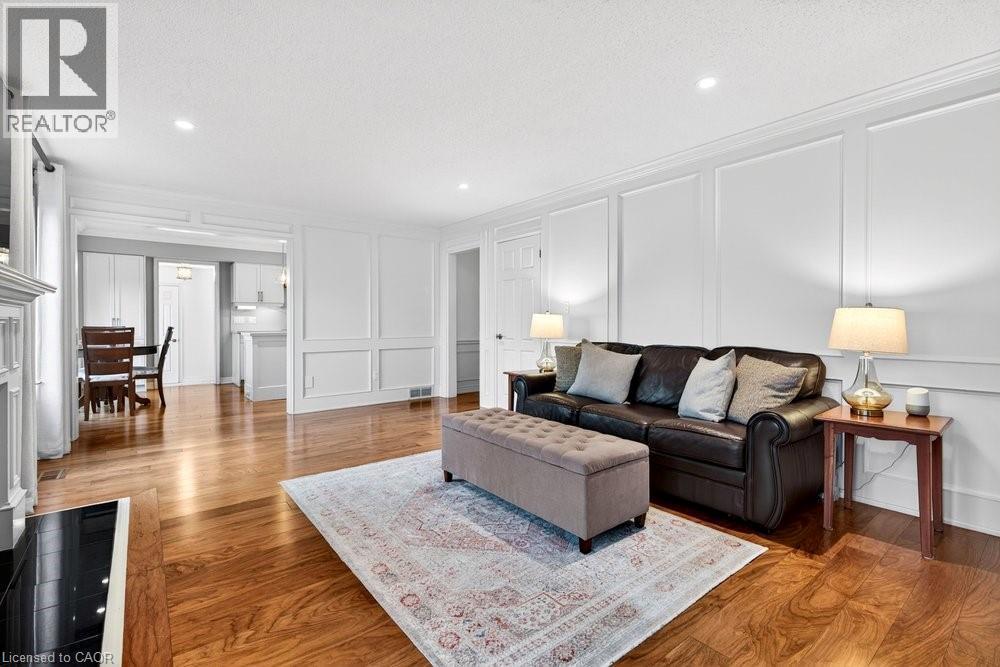 89 Stonegate Drive, Ancaster, ON - Indoor Photo Showing Living Room