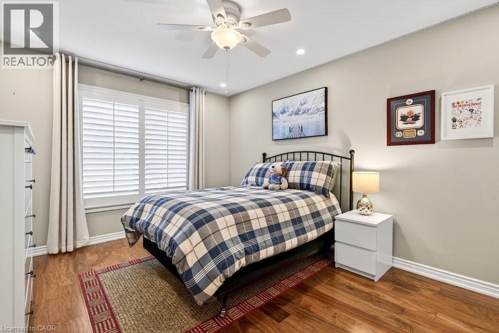89 Stonegate Drive, Ancaster, ON - Indoor Photo Showing Bedroom