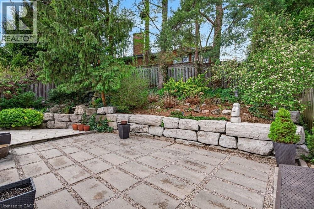 89 Stonegate Drive, Ancaster, ON - Outdoor