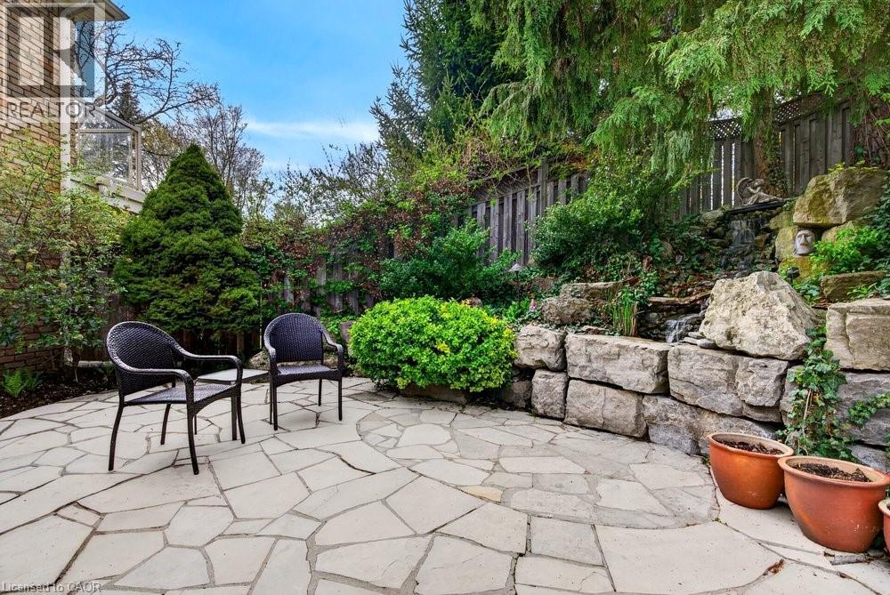 89 Stonegate Drive, Ancaster, ON - Outdoor