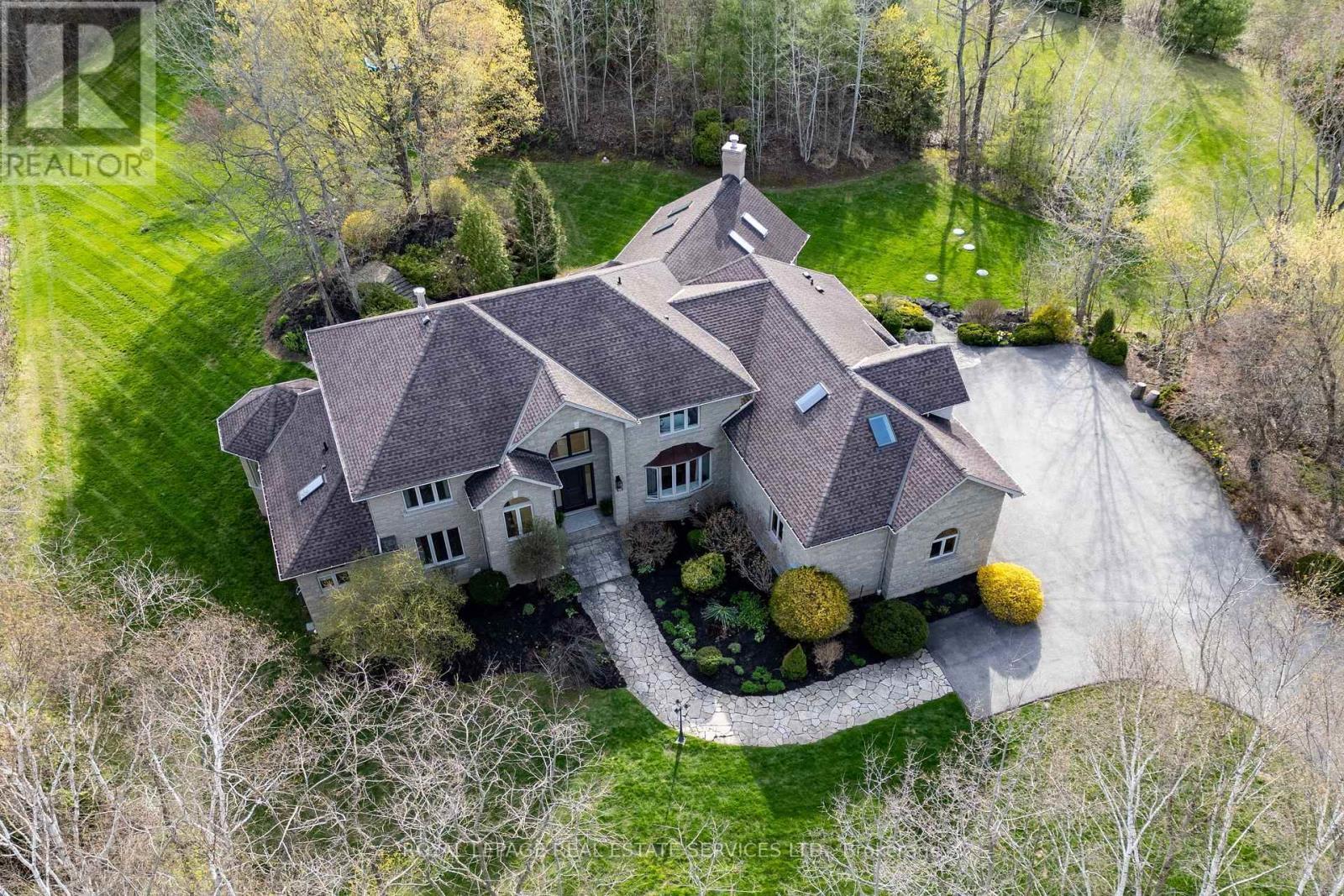 6472 Mcniven Court, Burlington, ON - Outdoor