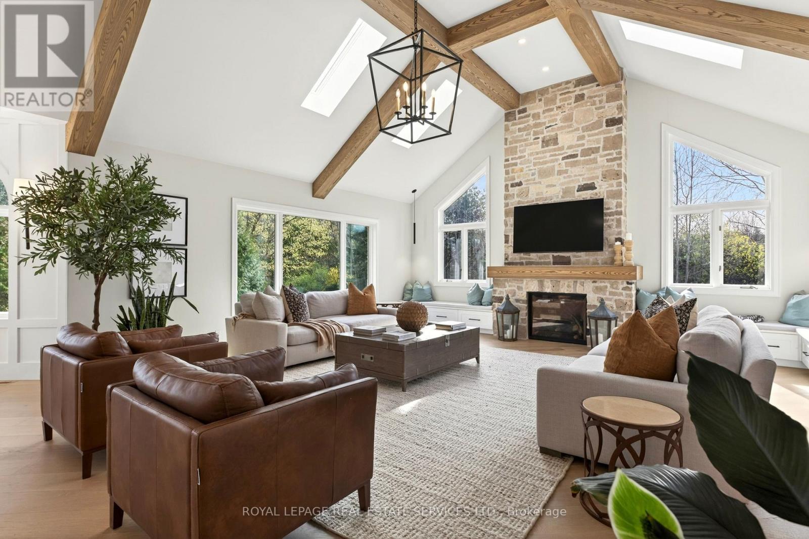 6472 Mcniven Court, Burlington, ON - Indoor Photo Showing Living Room With Fireplace