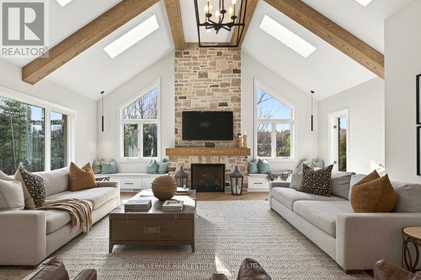 6472 Mcniven Court, Burlington, ON - Indoor Photo Showing Living Room With Fireplace